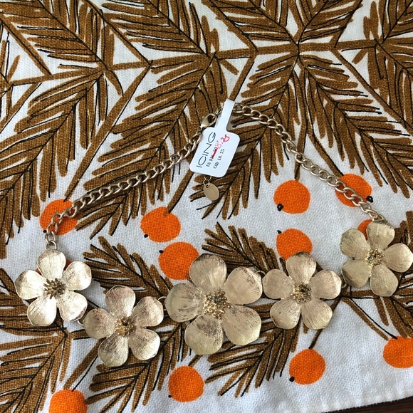 Flower necklace - Picture 1 of 4